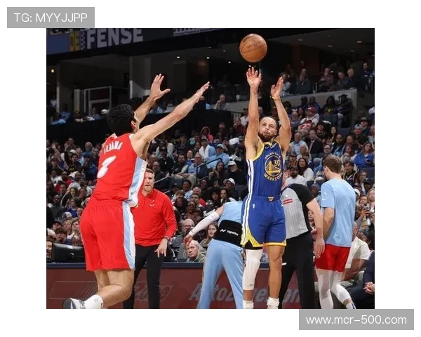 库里末节连中三分戏耍戈贝尔，关键时刻展现超级巨星价值